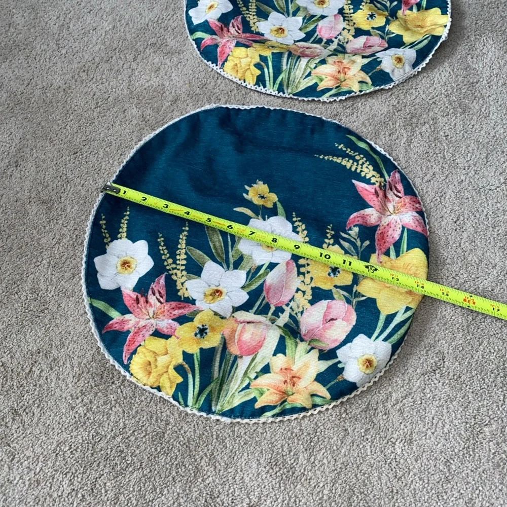 Shabby Chic Round Floral Cloth Placemats Set‎ (2)